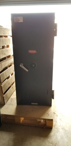 MOSLER High Security Large Cash Jewelry Safe w/ 4 Large Independ Safe