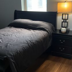 Black Full size bedroom Set (dresser, Bed, And Nightstand)