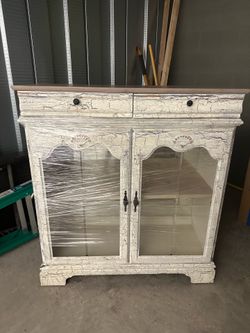 Curio cabinet