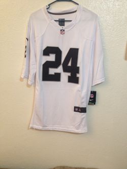 Raiders jersey white lynch size large