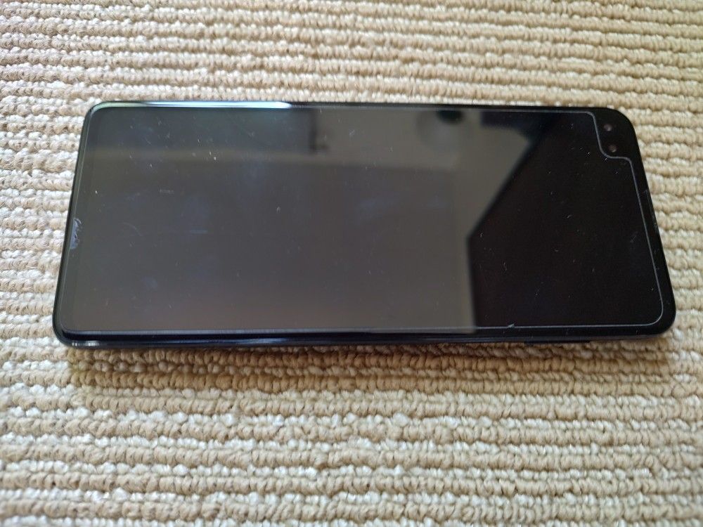 Motorola One 5G UW 2020 with Speck case