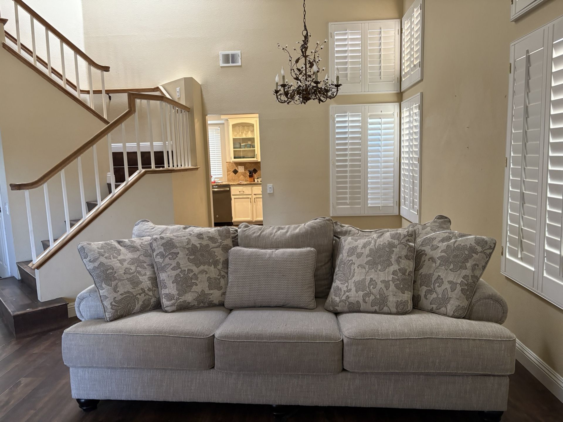 MUST GO!! Sofa Set 