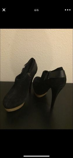 MAX AZRIA Size 8B/38 leather boots. Pet free smoke free home. Pick up on Russell and Fort Apache.