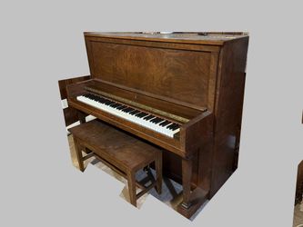 AB Chase Up Right Piano