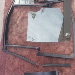 2013 CHEVY CRUZ  DRIVER SIDE FRONT AND REAR WINDOWS WITH RUBBER TRIM 
11525 S HALSTED.dunkin Donuts/7111.S WESTERN WALGREENS 
DELIVERY AVAILABLE  $50