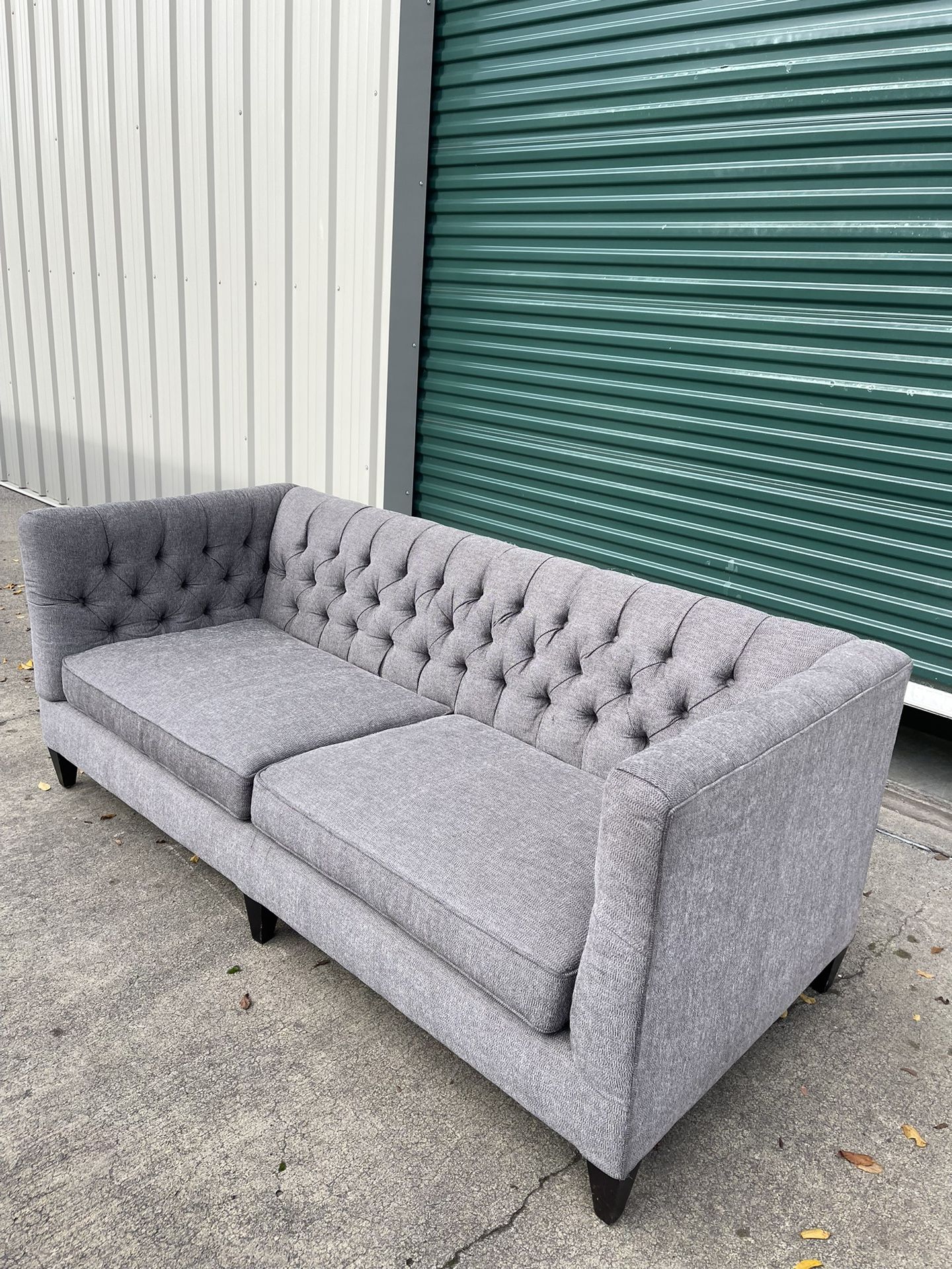 Like New !!! Chesterfield Grey Couch 🛋️.   FREE DELIVERY 🚚 