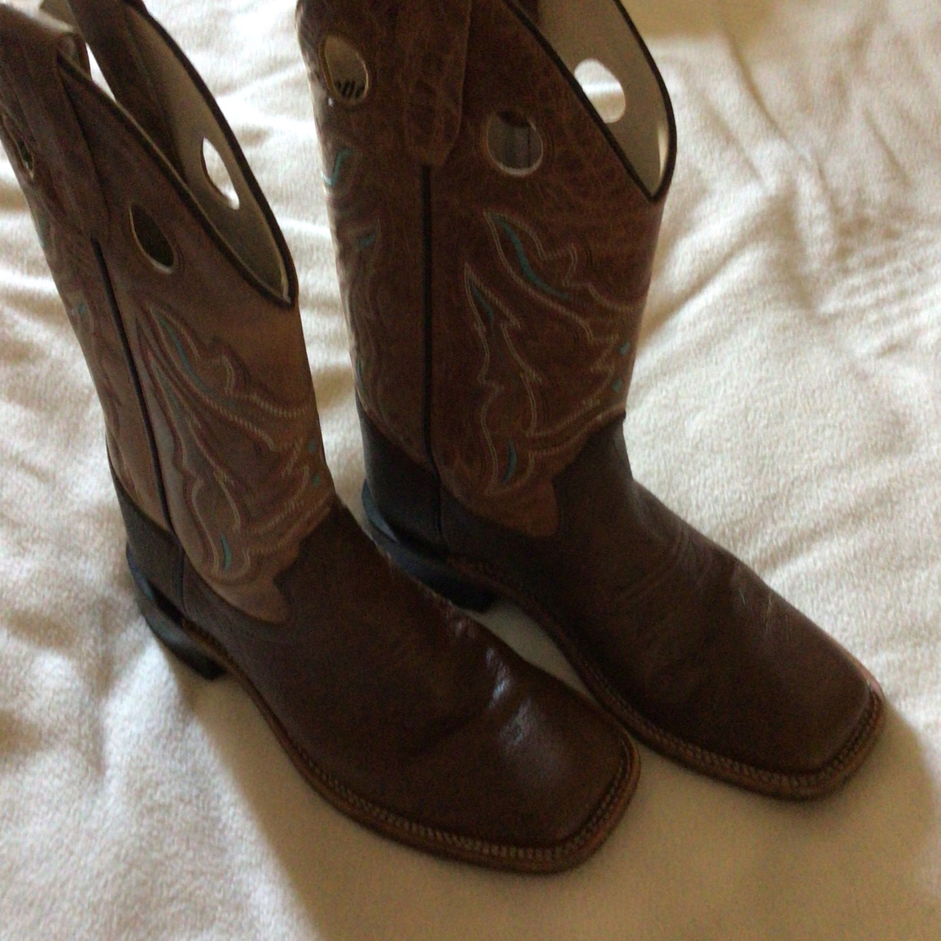 Young Girls Boots Size 6. Bought At Cavendars . Only Worn Twice