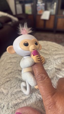 WowWee Fingerling Wrap Toys Reacts To Sounds Noise