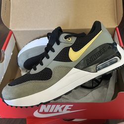 Brand new Airmax size 6 youth