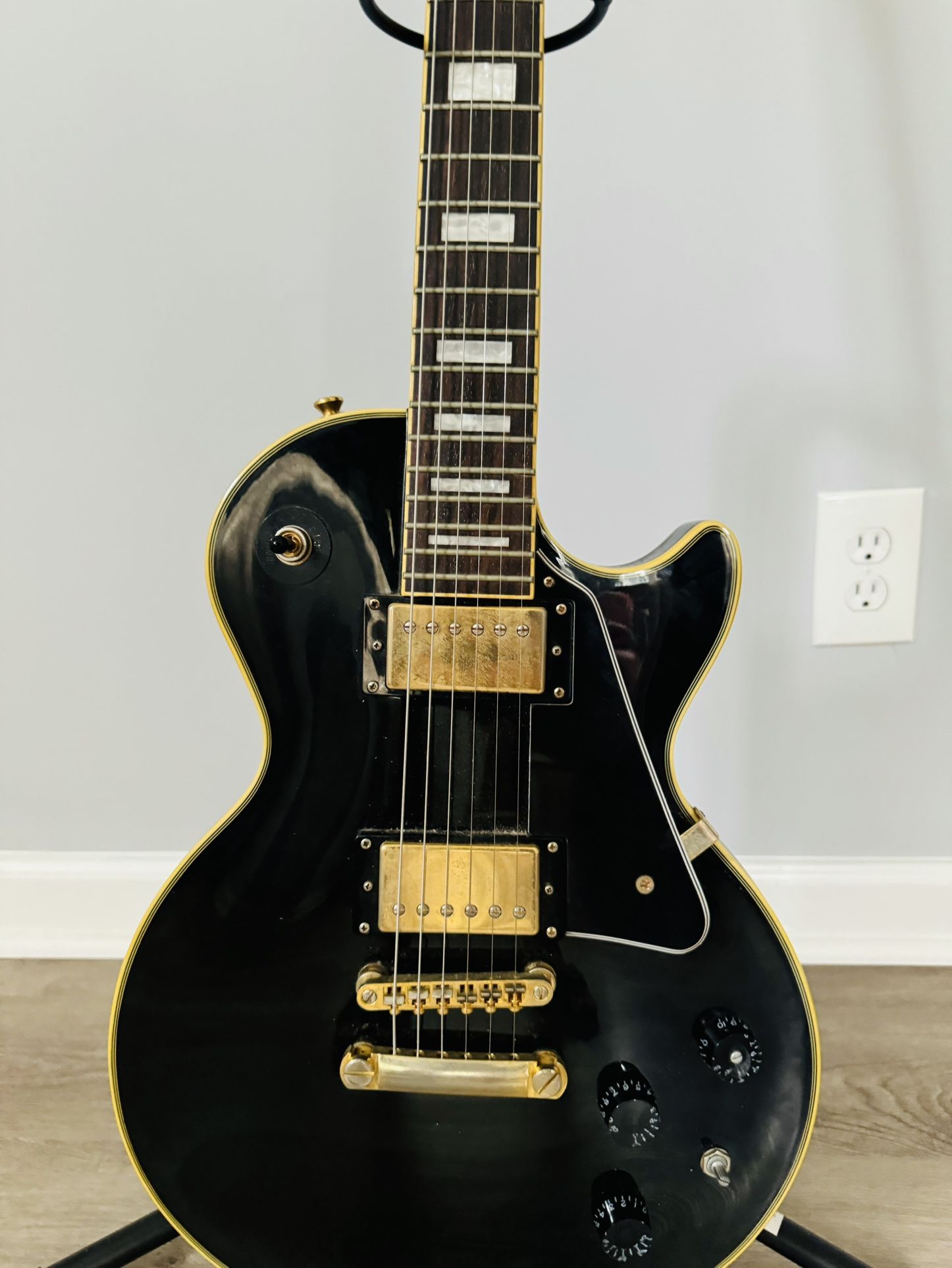 Electric Guitar - Epiphone Les Paul