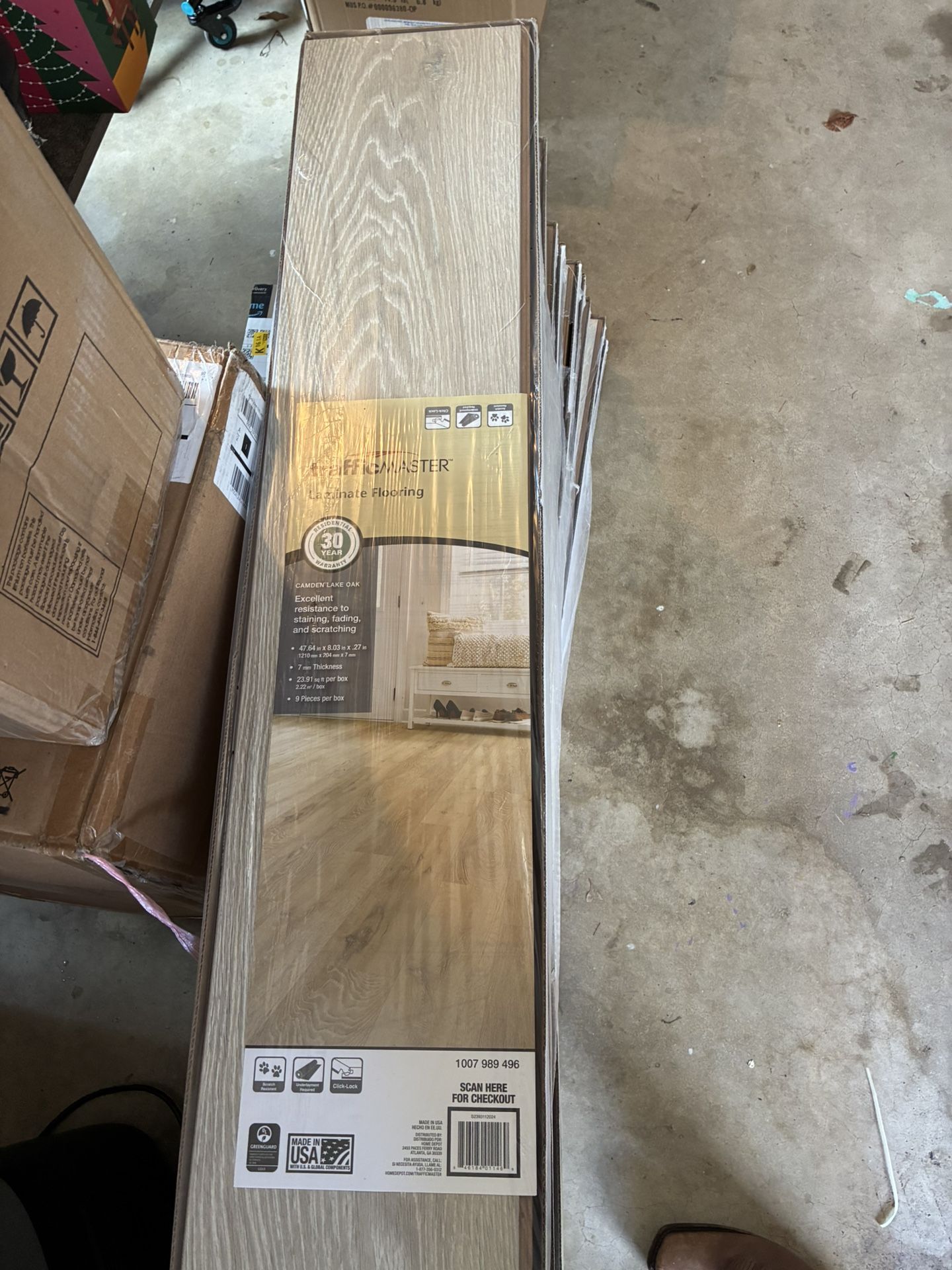 Camden Lake Oak 7 mm T x 8 in. W Laminate Wood Flooring