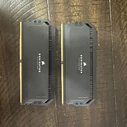 Corsair DOMINATOR PLATINUM RGB 5600 MHz 32GB (2x16GB) DDR5 DRAM Memory 