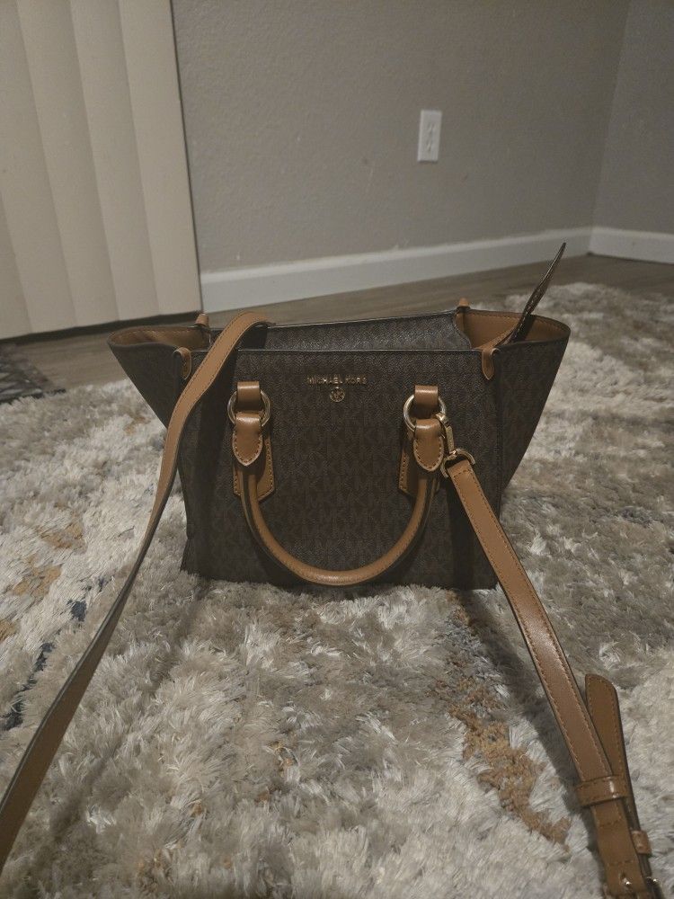 Michael Kor Purse Used In Really Goid Condtion
