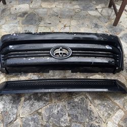 2016 TUNDRA Front Grille 