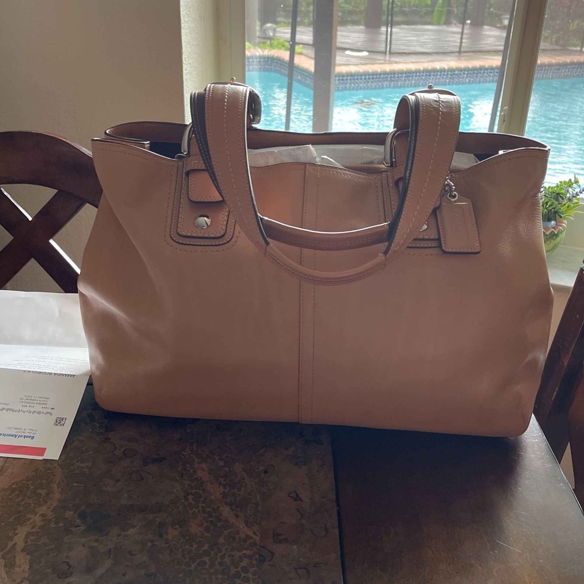 Cartera Coach , Esta Nueva , Solamente Tres Uso