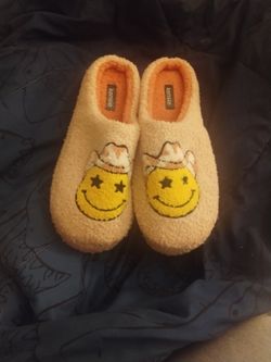 Pink Slippers With Cowboy Emoji On Top Size 10-11