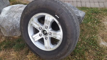 KIA Serento tire and rim 