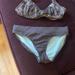 Athleta Bikini Size 34/b And Medium Bottoms