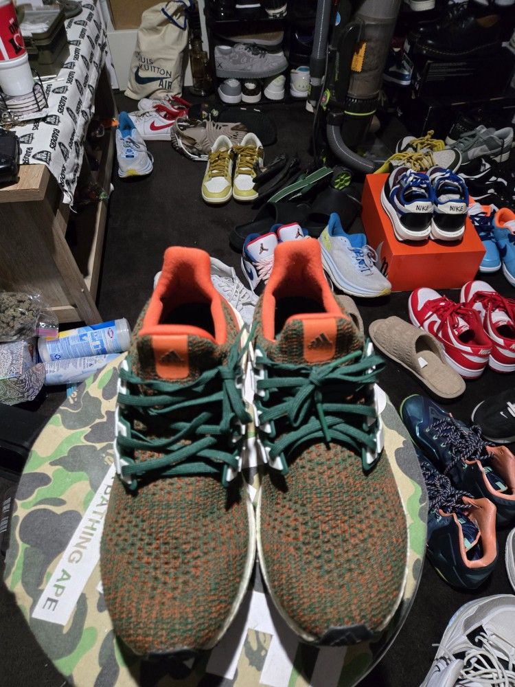 Mens Size 8.5 Women's Size10 - adidas UltraBoost 4.0 Miami Hurricanes Excellent Condition