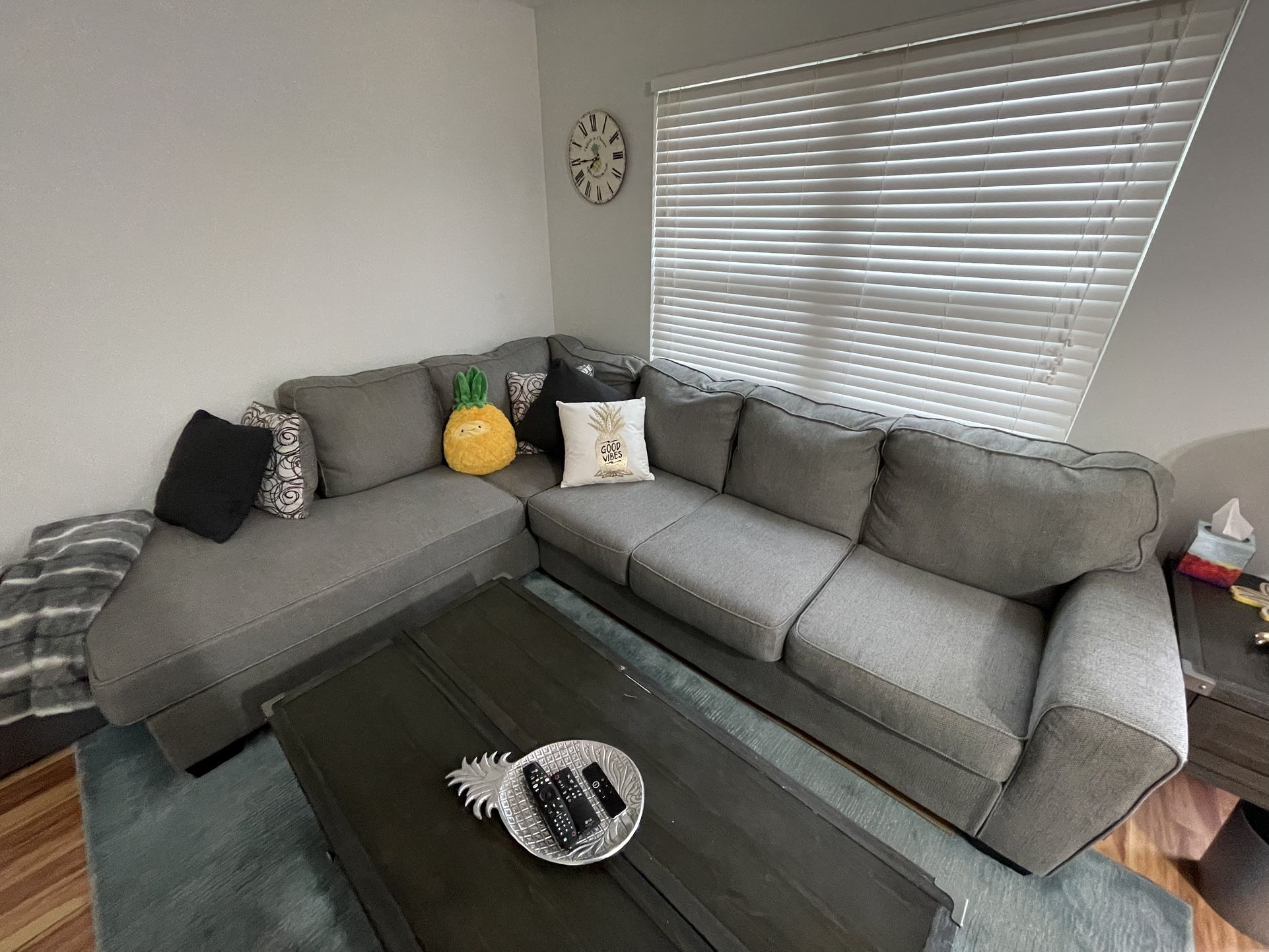 Ashley Furniture Larusi 2-Piece Sectional w/ Chaise