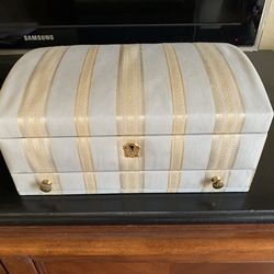 Vintage Upholstered Jewelry Box – 13” x 8.5” x 6” – Elegant Cloth-Covered Storage