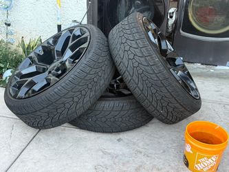 Set of 4 Gloss Black Wheels with Tires