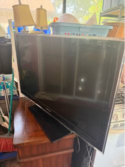Modern Black Samsung 39’ TV