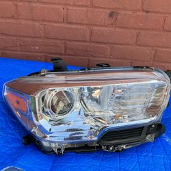 2016-2021 Toyota Tacoma Headlight Halogen RH 