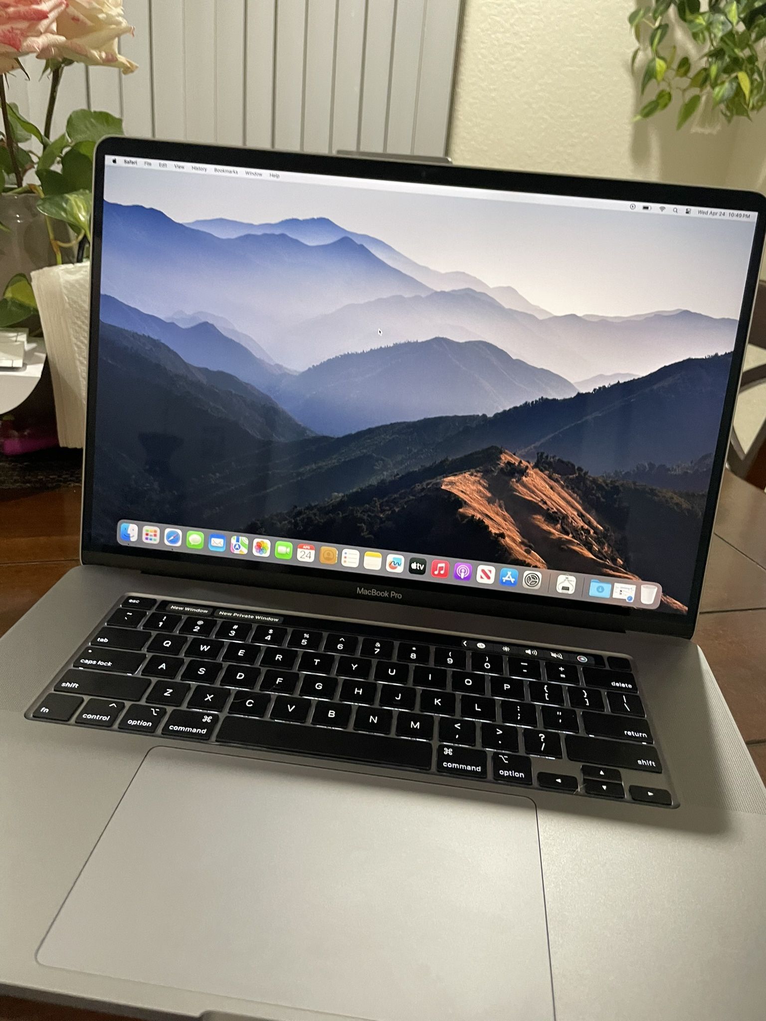 2020/2021 MacBook Pro 16 Retina w/ Touchbar