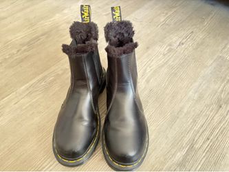Dr. Martens 2976 Leonore Chelsea boots with faux fur lining