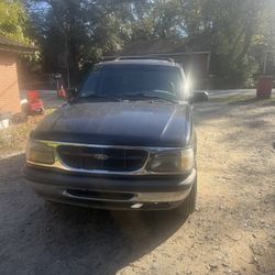 2000 Ford Explorer