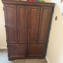 Cabinet For Free, Very Good Condition. Selling It Since I’m Moving