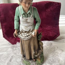 Homco Vintage Ceramic Old Woman Gathering Eggs