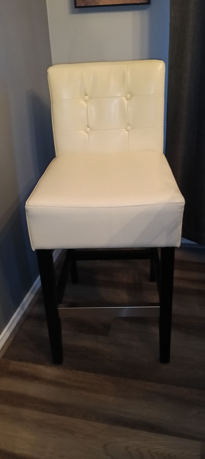 WHITE LEATHER BAR STOOLS