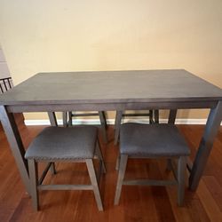Cute Gray  4 Seat Table W/saddle Seats 
