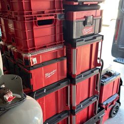 lots of Milwaukee Packout toolboxes 