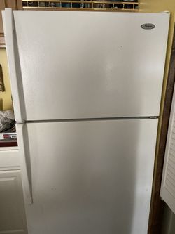 White Mid-Size Refrigerator w/ Ice Maker