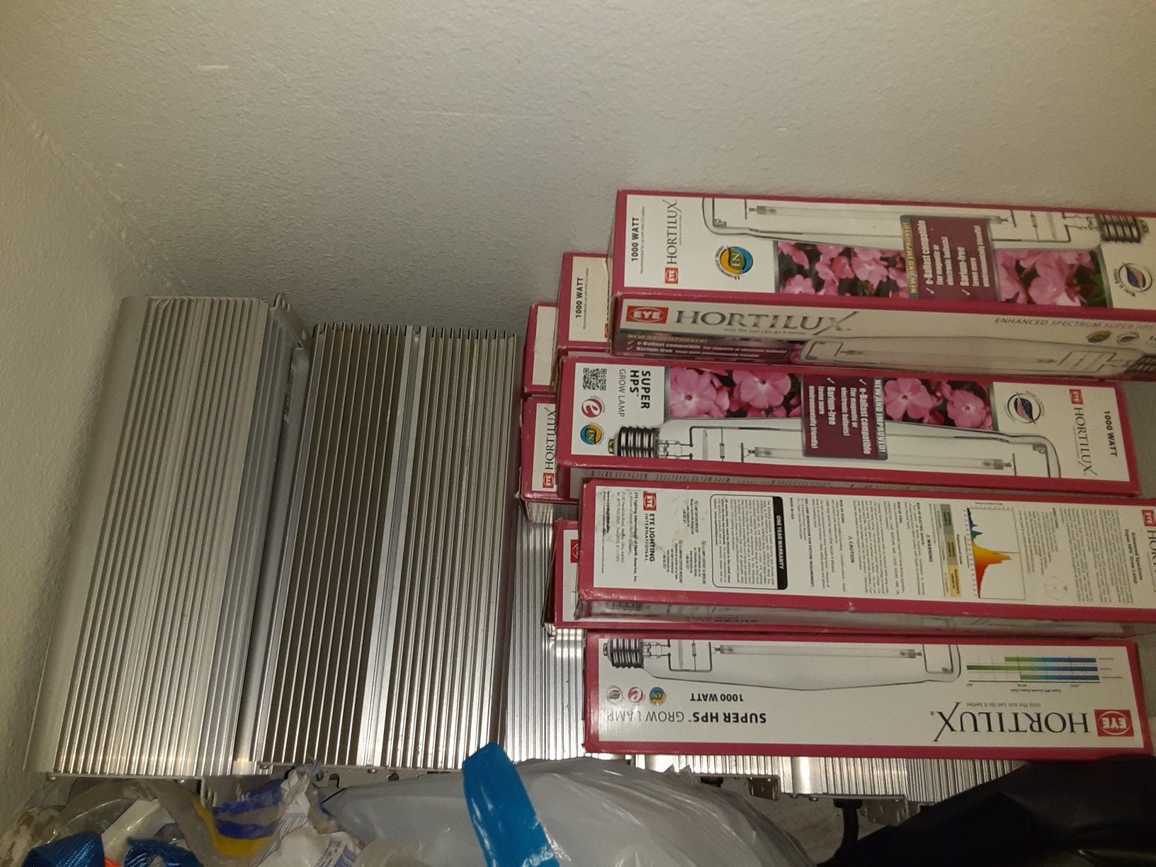 8 hydrofarm grow lights with ballast and bulbs