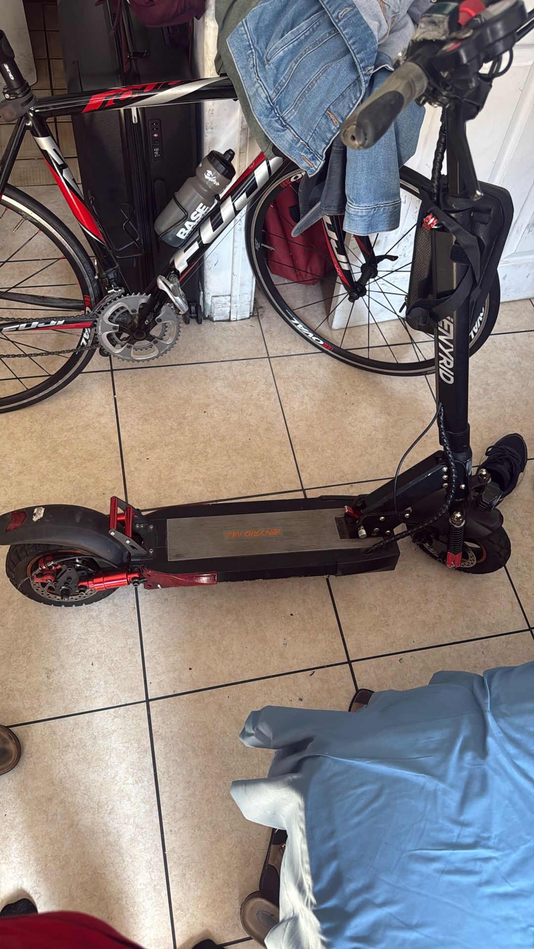 Electric Scooter Goes Up To 27 Mph 