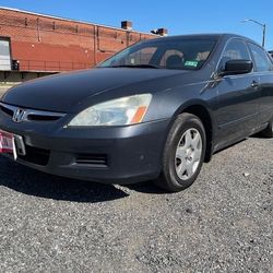 2006 Honda Accord - Drives Excellent- Clean Inside - cheap !