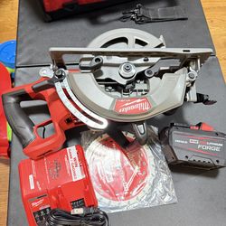 Milwaukee M18 FUEL Circular Saw with 12.0 Ah Battery & Charger