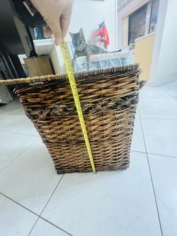Wicker Laundry Basket with Lid – Rustic Style