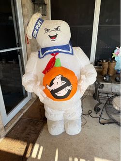 42-inch Ghostbusters Stay Puft Marshmallow Man Halloween inflatable holding a pumpkin tote.