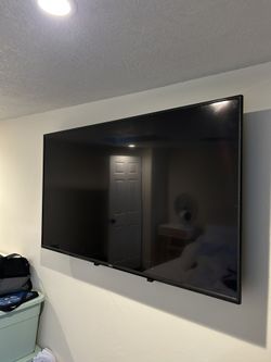 Vizio 55’ TV Smart (Model: vizio V605-G3)