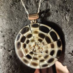 Round Sea Shell Pendent 