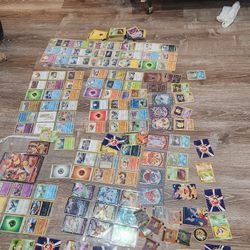 100 + Pokémon Cards