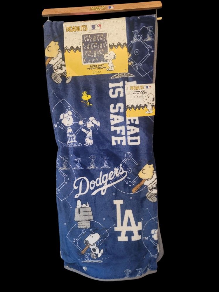 Peanuts Dodgers Plush Throw 60x70in - Blue