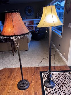 🌺🌺🌺 2 floor lamps