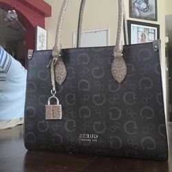 Guess purse like new