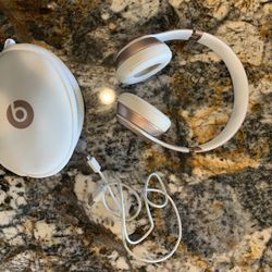 Used Wireless Beats (Rose Gold)